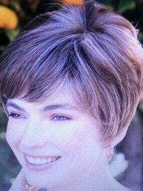 New in Box Rene of Paris Destiny Wig